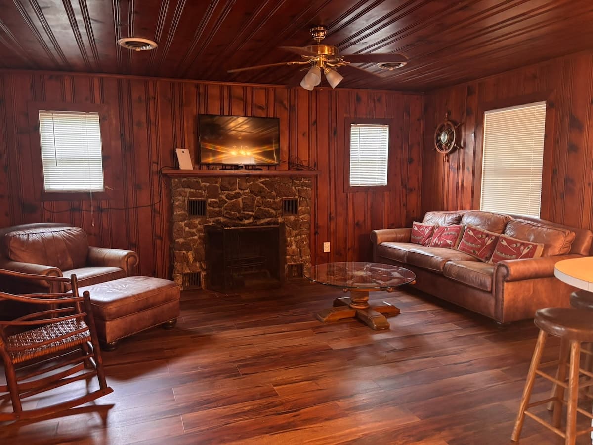 Captain’s Cabin on Check-In Bay - Grand Lake - Near Ketchum - Photo 2